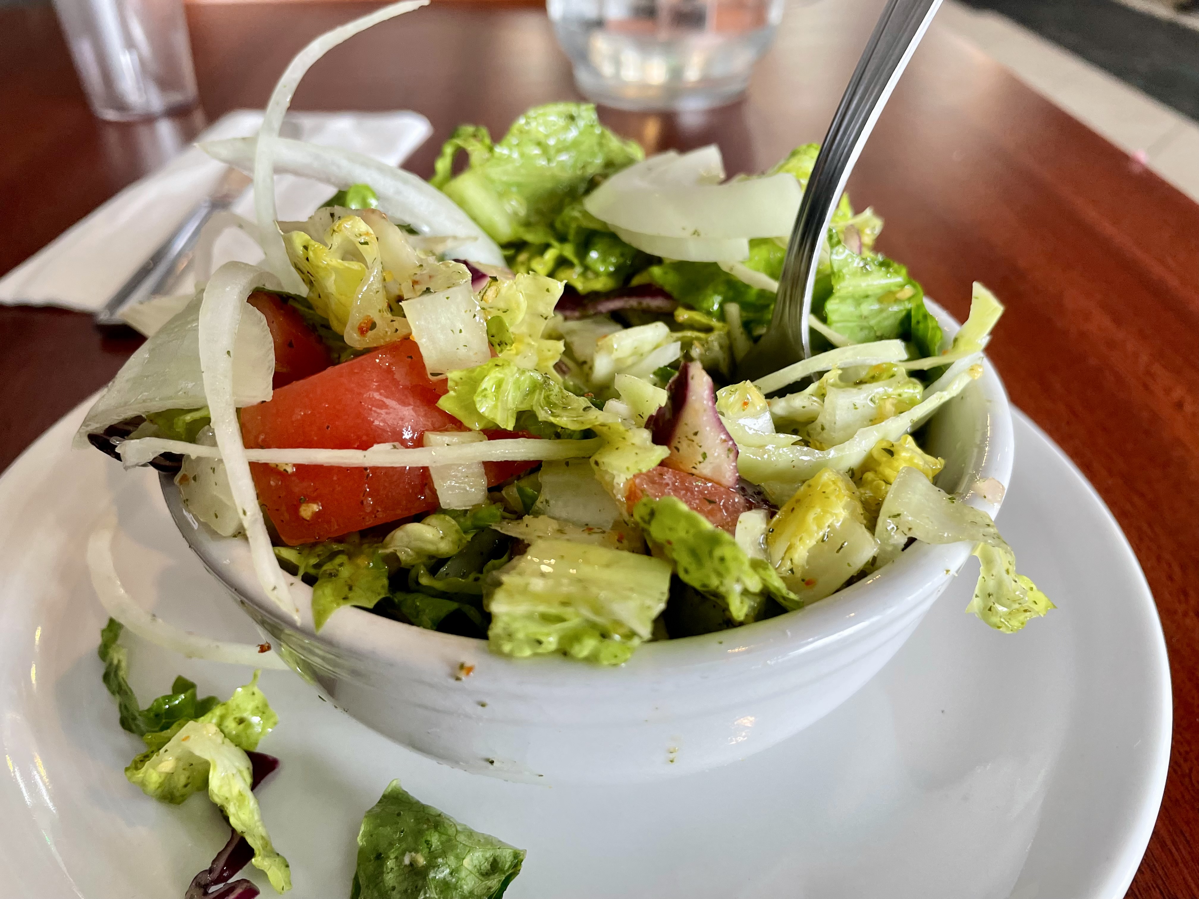 A zesty garden salad that's as refreshing as a Mediterranean breeze