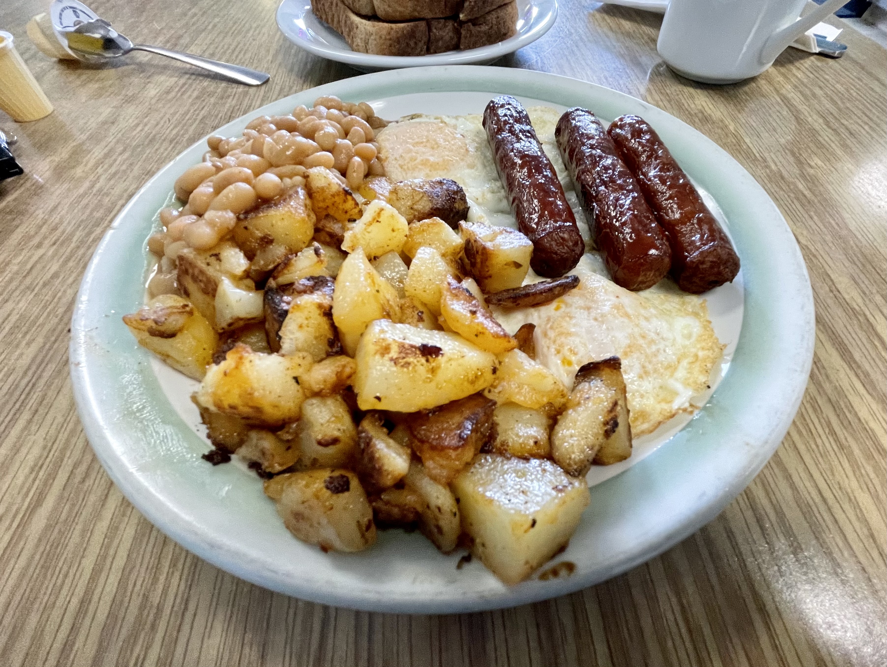 While home fries can tend to be quite salty, the ones serves at Mona’s Café and Restaurant were perfectly seasoned
